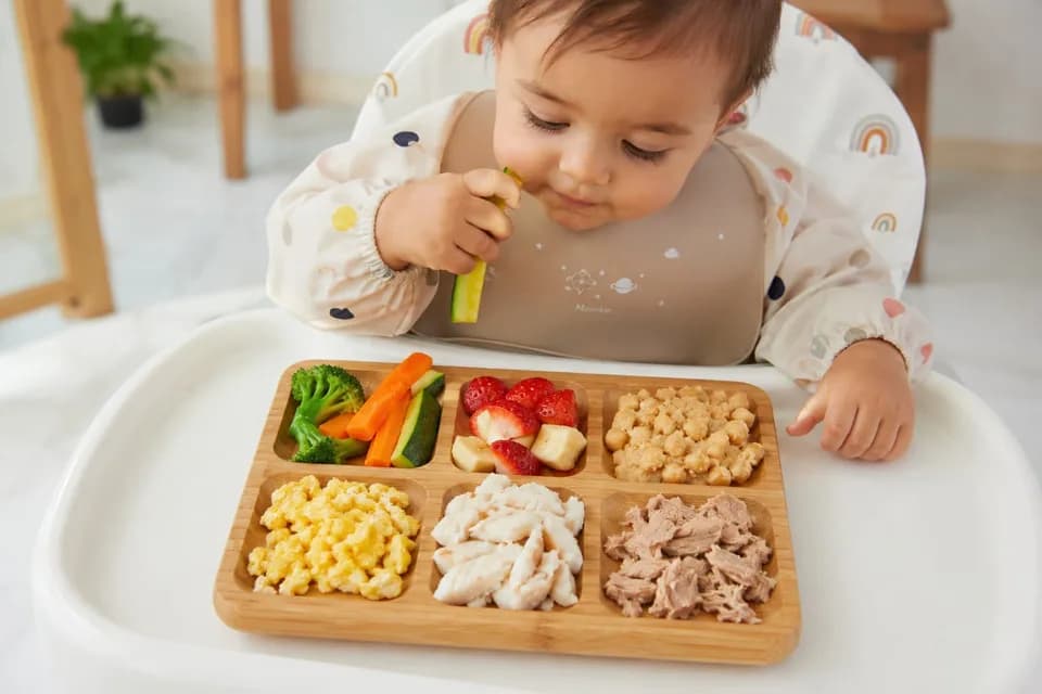 Familia disfrutando de una alimentación saludable
